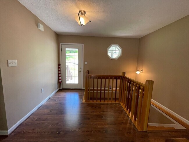 Building Photo - Beautiful Shelbyville Lake House