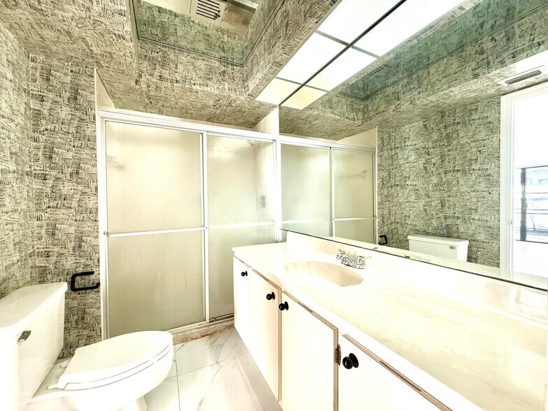 Building Photo - 5670 Piping Rock Dr