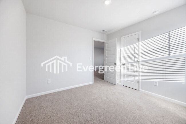 Building Photo - 1606 King Oaks Lp