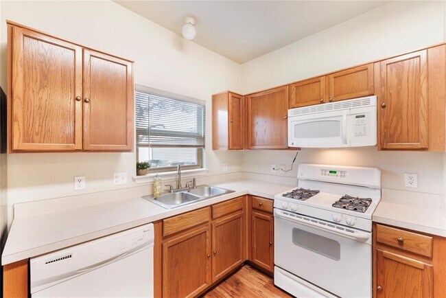Building Photo - 6273 Negley