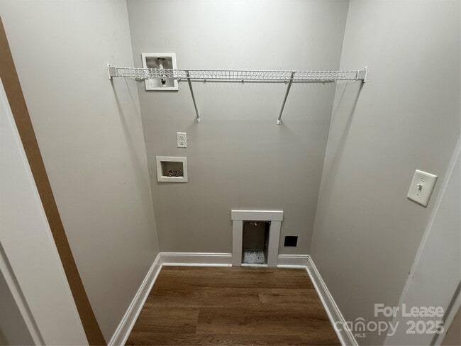 Building Photo - 664 Reeves Ct