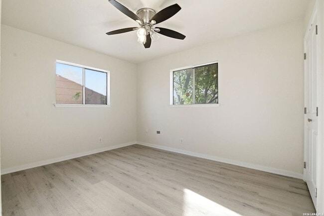 Building Photo - 4606 Hollyspring Dr