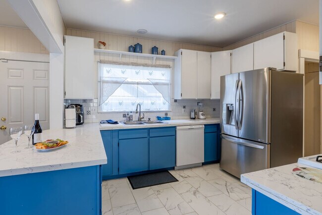 Building Photo - 640 S Columbia St