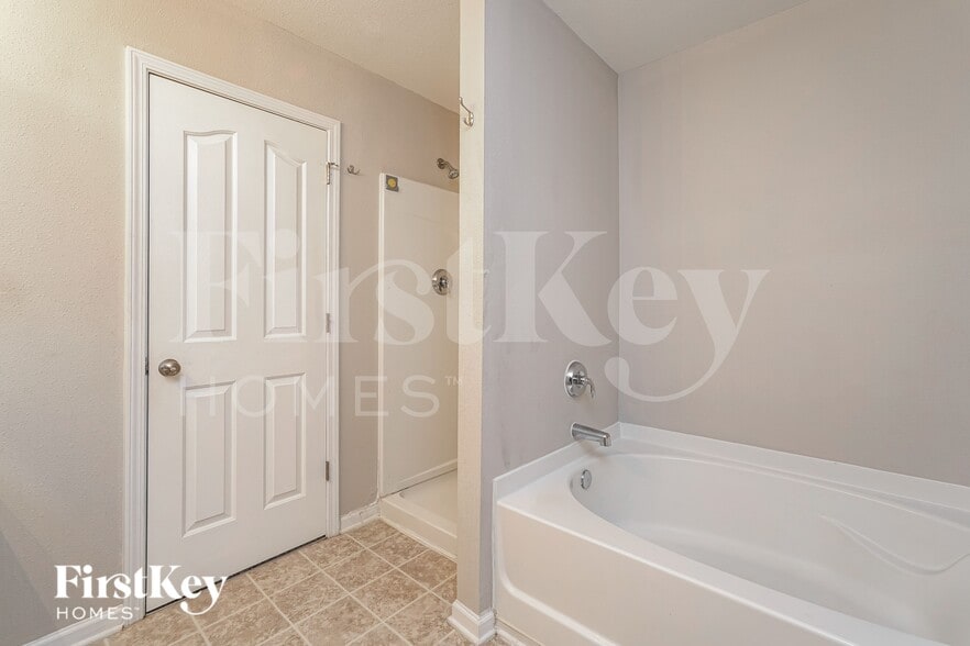 Building Photo - 165 Salem Trail Ct