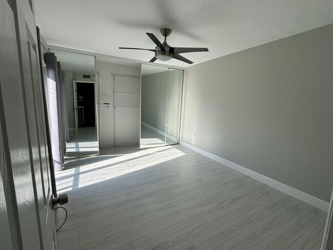 Building Photo - 1700 Embassy Dr