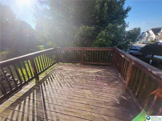 Building Photo - 5215 Spring Ridge Dr E