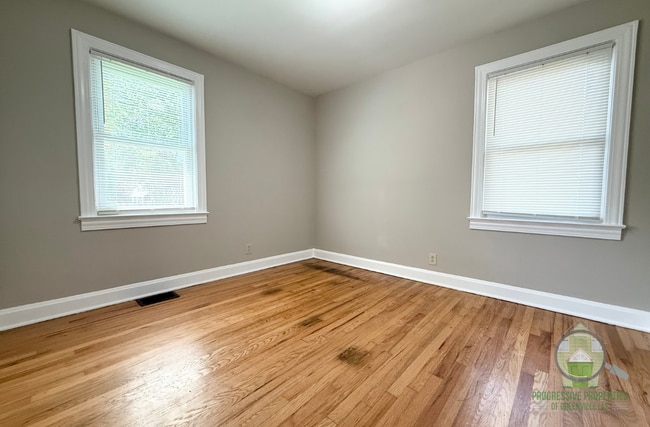 Building Photo - 121A White Oak Dr