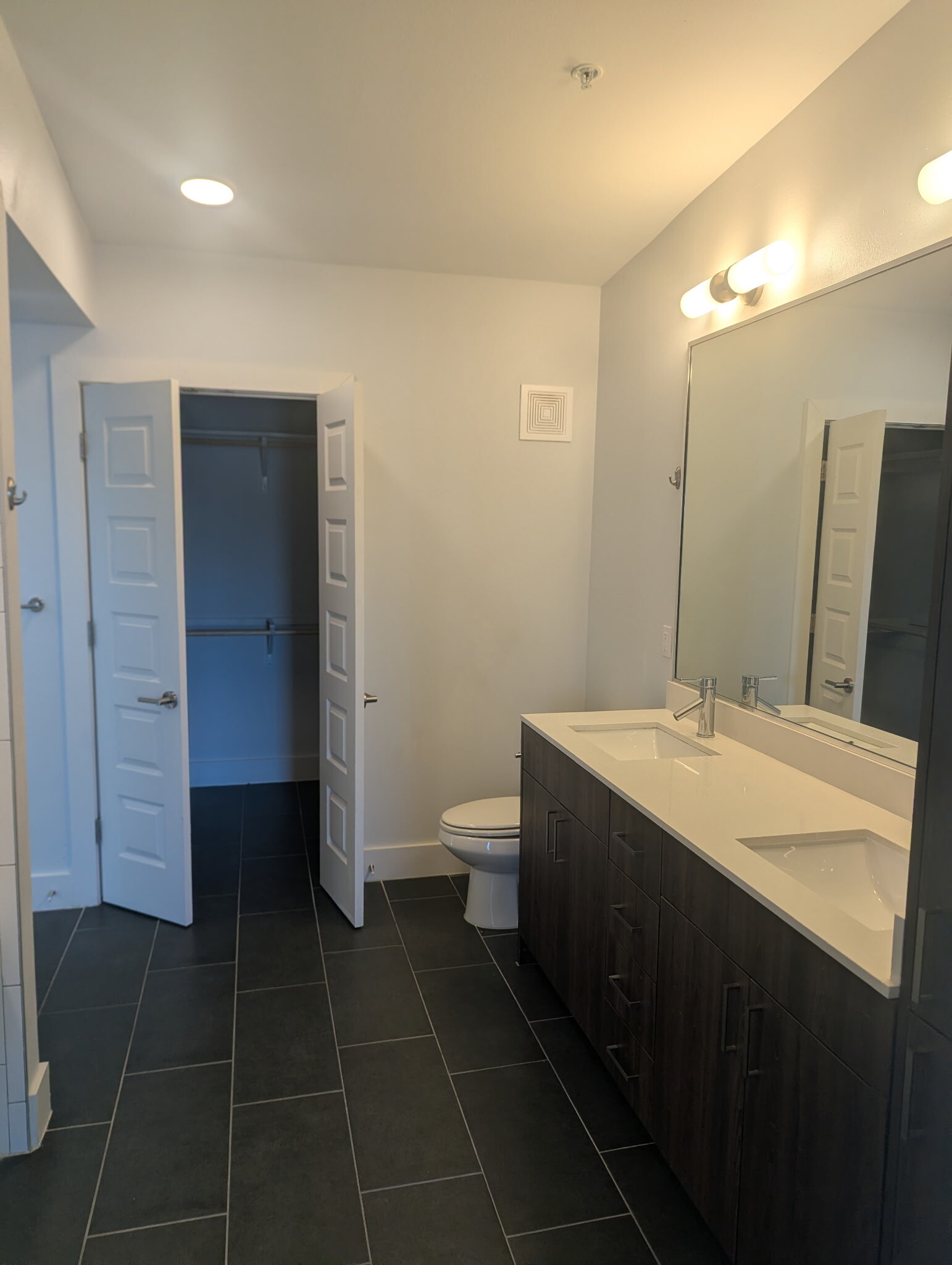 Bath - 2213 Poquito St