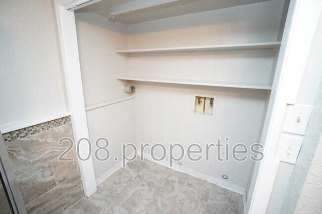 Building Photo - 698 Berwick Dr