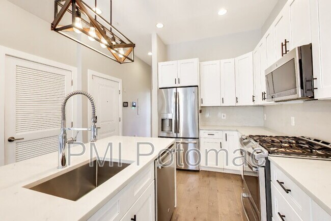 Building Photo - 1839 D St NE