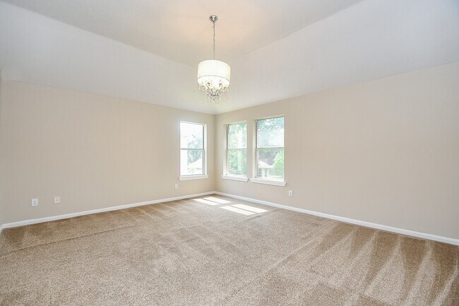 Building Photo - 215 Windrift Ct