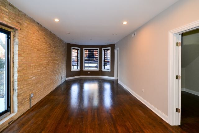 Building Photo - 2019 N Hoyne Ave