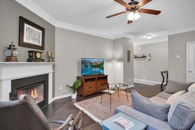 Building Photo - 307 Lakeside Ln