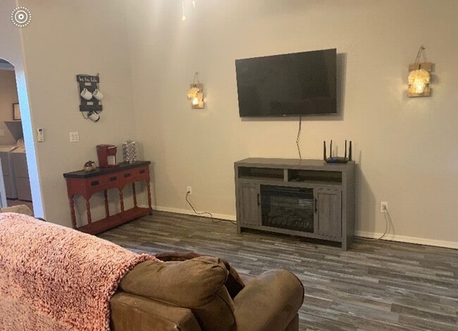 Building Photo - Beautiful Fairway Estates 3-Bed Home with ...