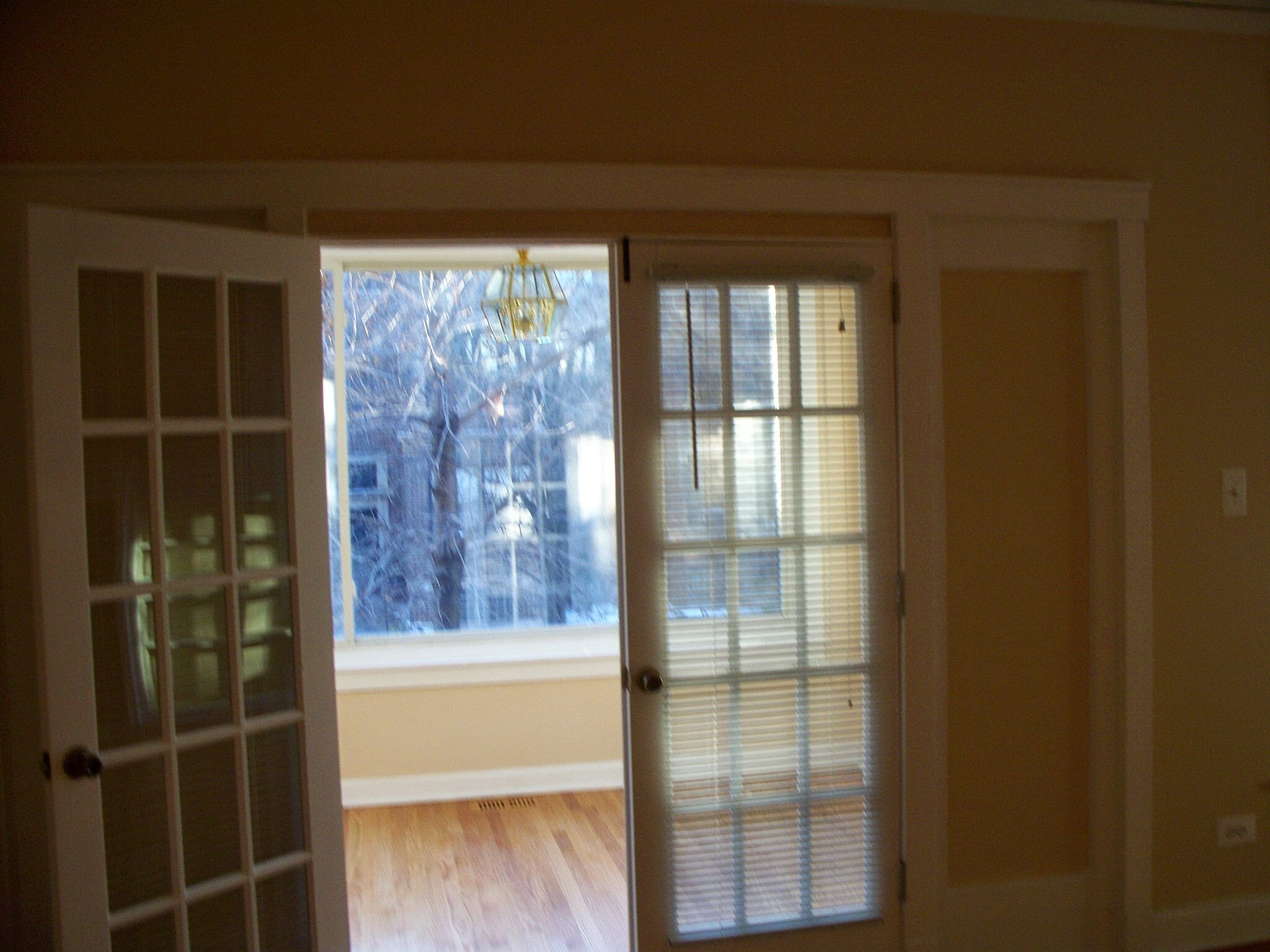 room - 5121 S Ingleside Ave