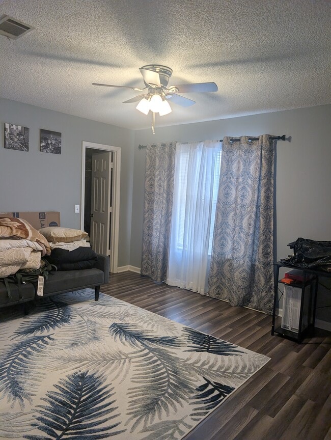 Building Photo - 627 Trevor St