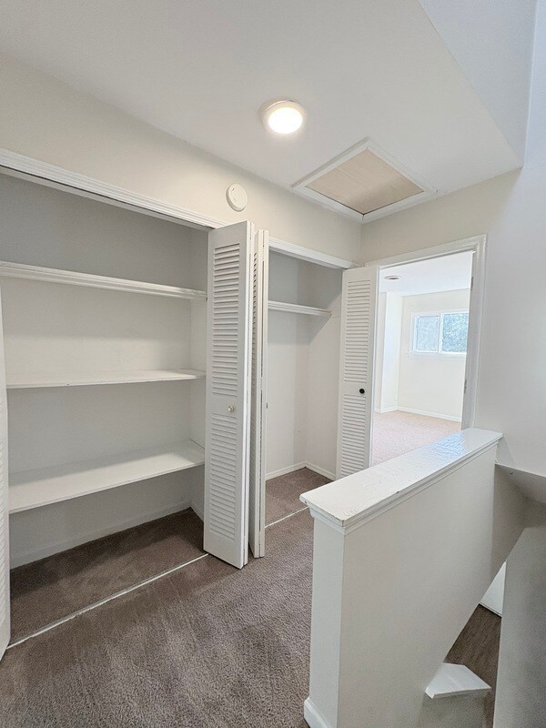 Building Photo - 240 Jamil Rd