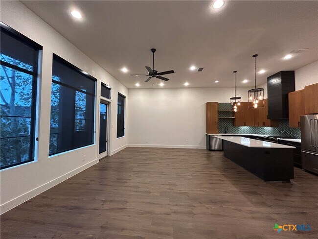 Building Photo - 1269 N Academy Ave