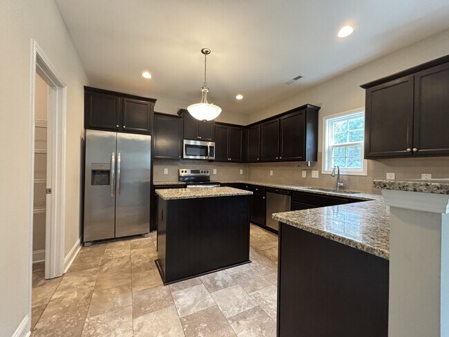 Building Photo - 28 Silk Oak Dr