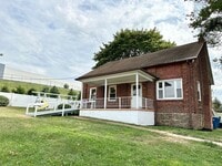 Building Photo - Charming Renovated 2BR in Peaceful Setting