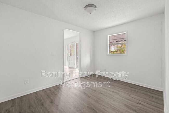 Building Photo - 1808 Brewster Rd