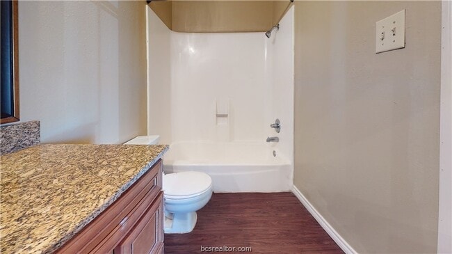 Building Photo - 904 University Oaks Blvd