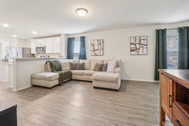 Building Photo - 475 Grenada Lk Dr