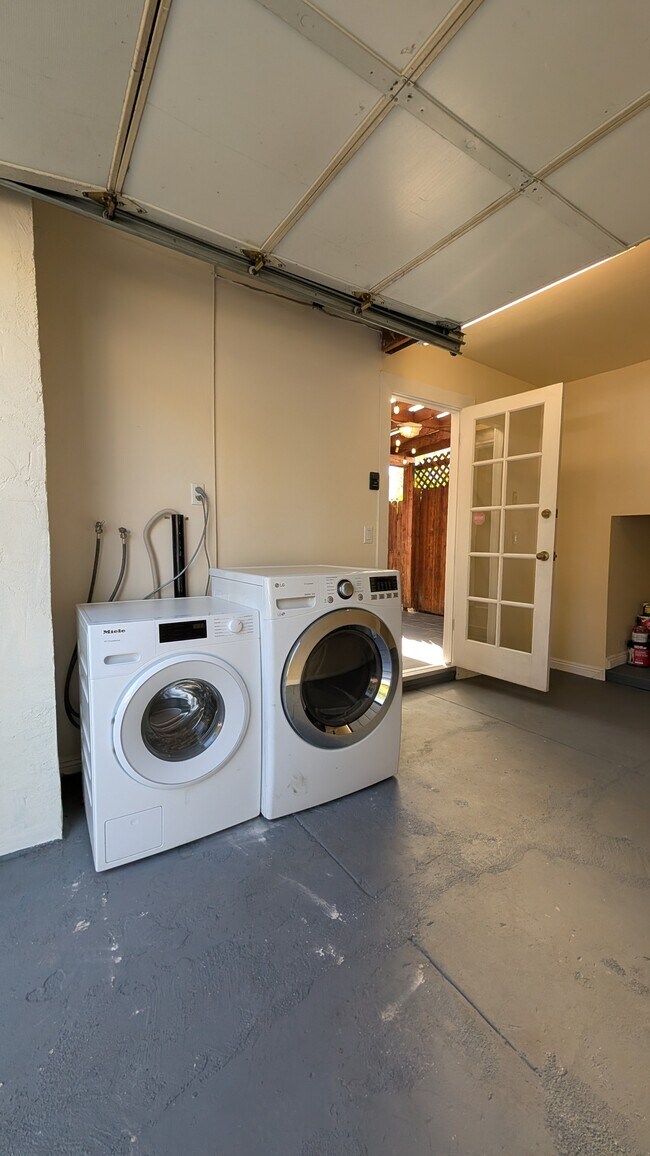 Building Photo - 1203 N Kenilworth Ave