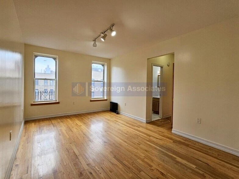 Primary Photo - 707 W 171st St