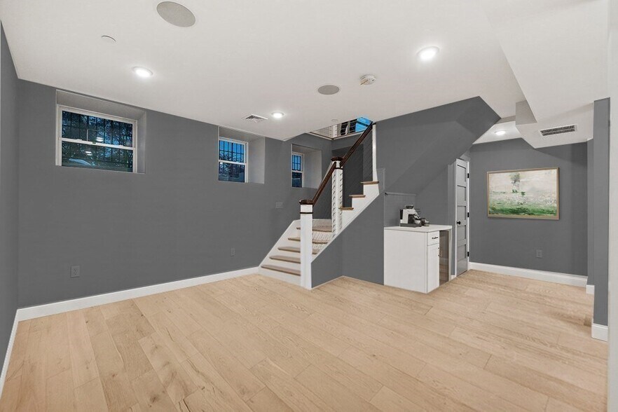 Building Photo - 375 Hyde Park Ave