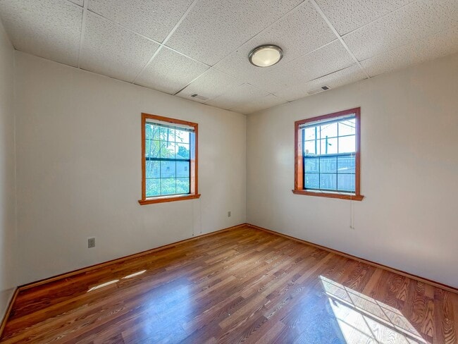 Building Photo - * Move-In Special * Charming Fort Smith Home - 2 Bed, 1 Bath (1150 sqft)