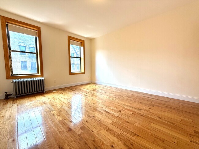 Building Photo - 20 Magaw Pl
