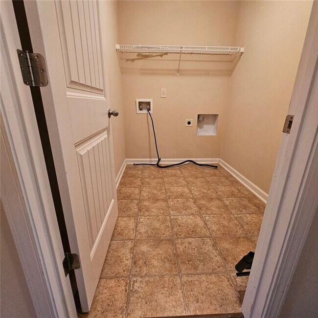 Building Photo - 413 Fern Bay Dr SW