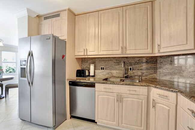 Building Photo - 3700 Galt Ocean Dr