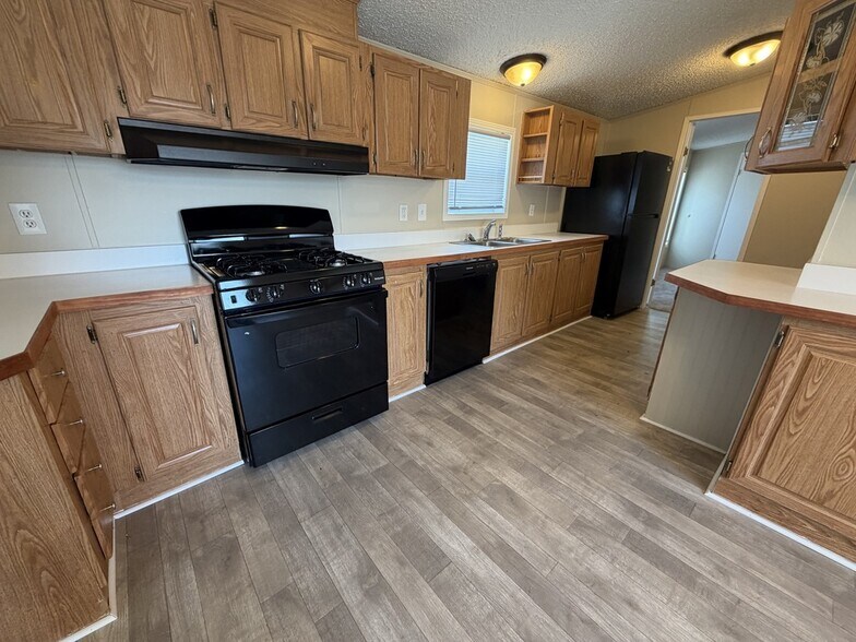 Building Photo - 38010 St Tropez Dr