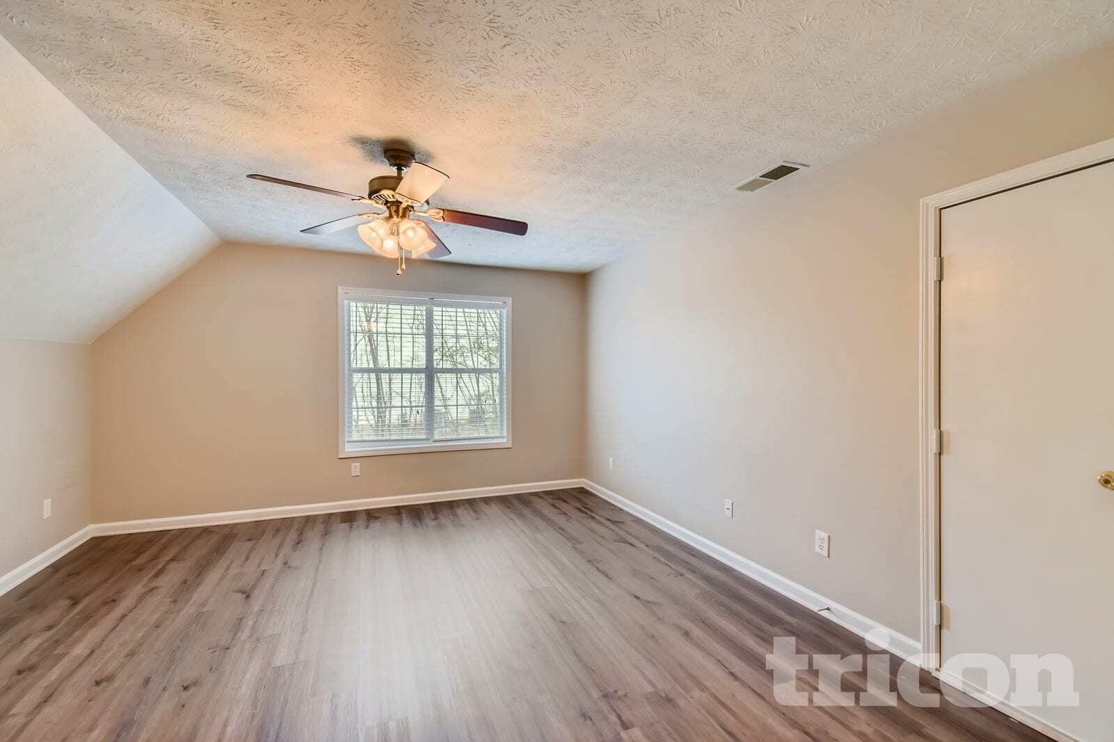 Building Photo - 407 Emerald Trce