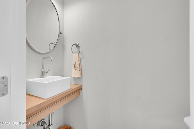 Building Photo - 51 Wyckham Rd