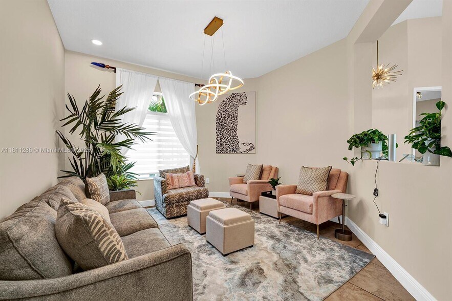 Building Photo - 5050 SW 166th Ave