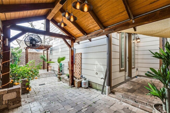 Building Photo - 6109 Stillman St