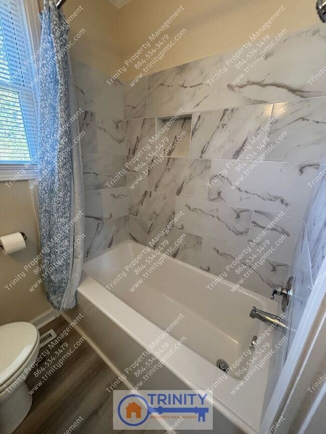 Building Photo - Bright and Sunny 2-bedroom, 1-bathroom Hom...