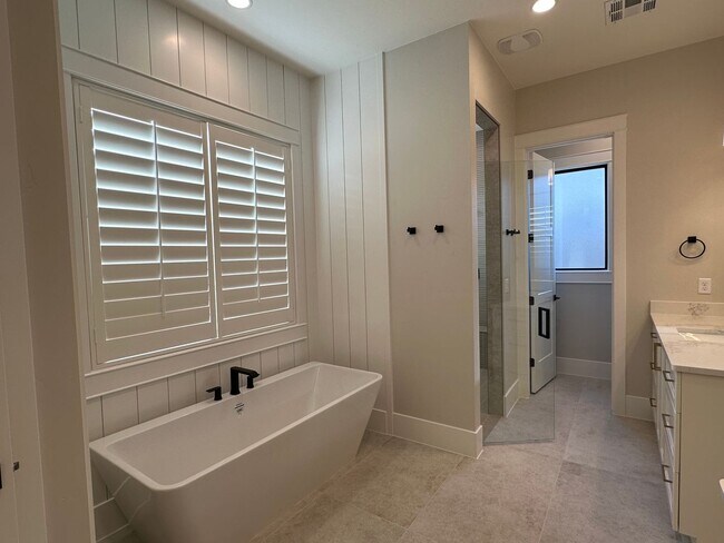 Building Photo - 5 Bedroom Home In Washington Fields