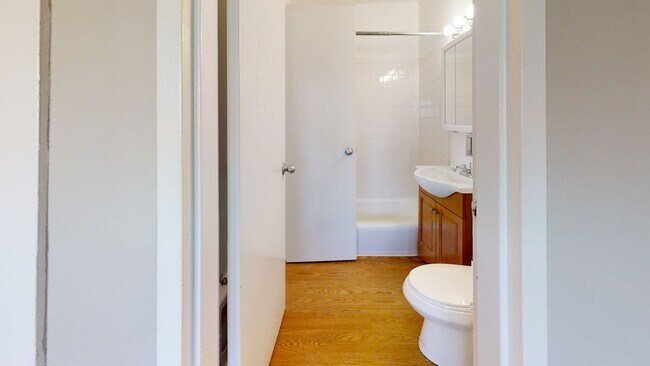 Building Photo - 6606 Windsor Ave