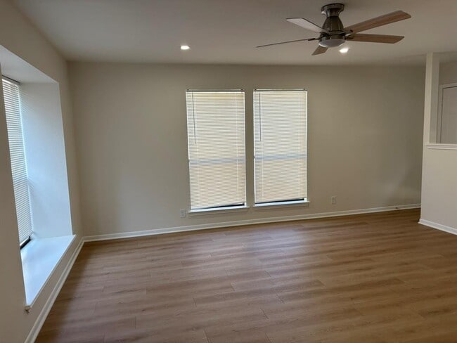 Building Photo - 6009 Shadow Valley Cove