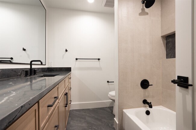 Building Photo - 1215 Mill Valley Dr