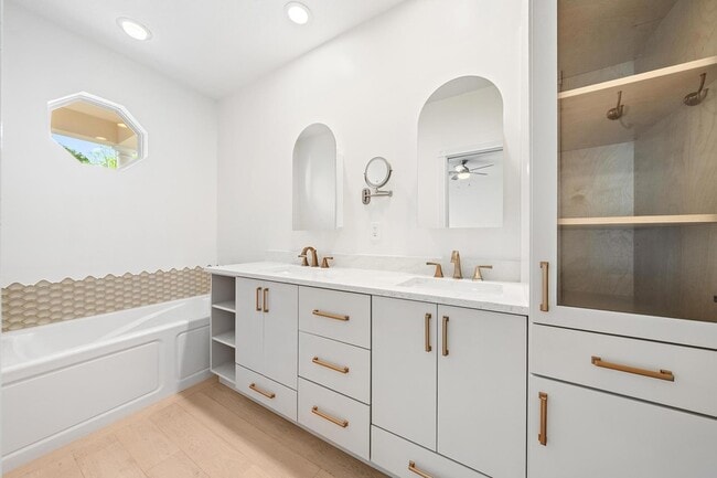 Building Photo - 136 Ashley Ct