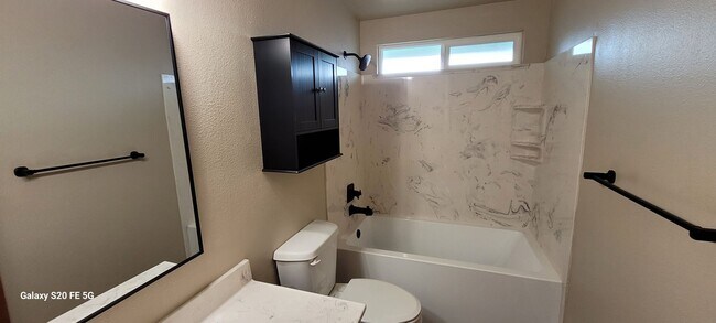 Building Photo - Beautiful & Spacious Home for Rent