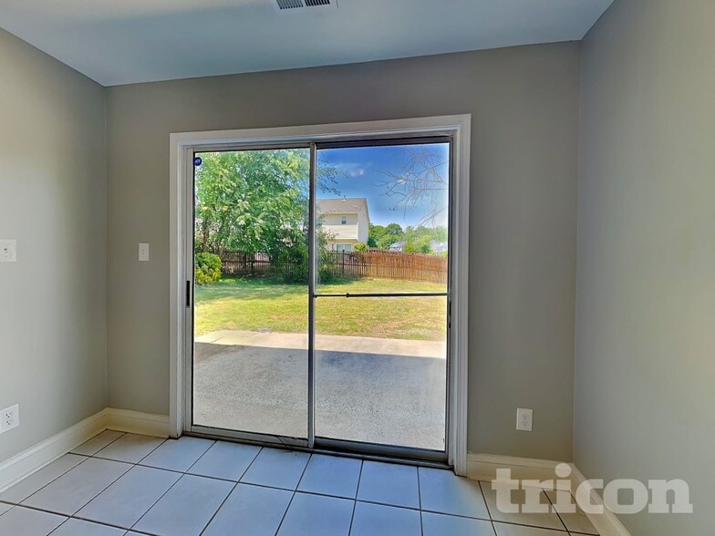 Building Photo - 106 Newbury Dr