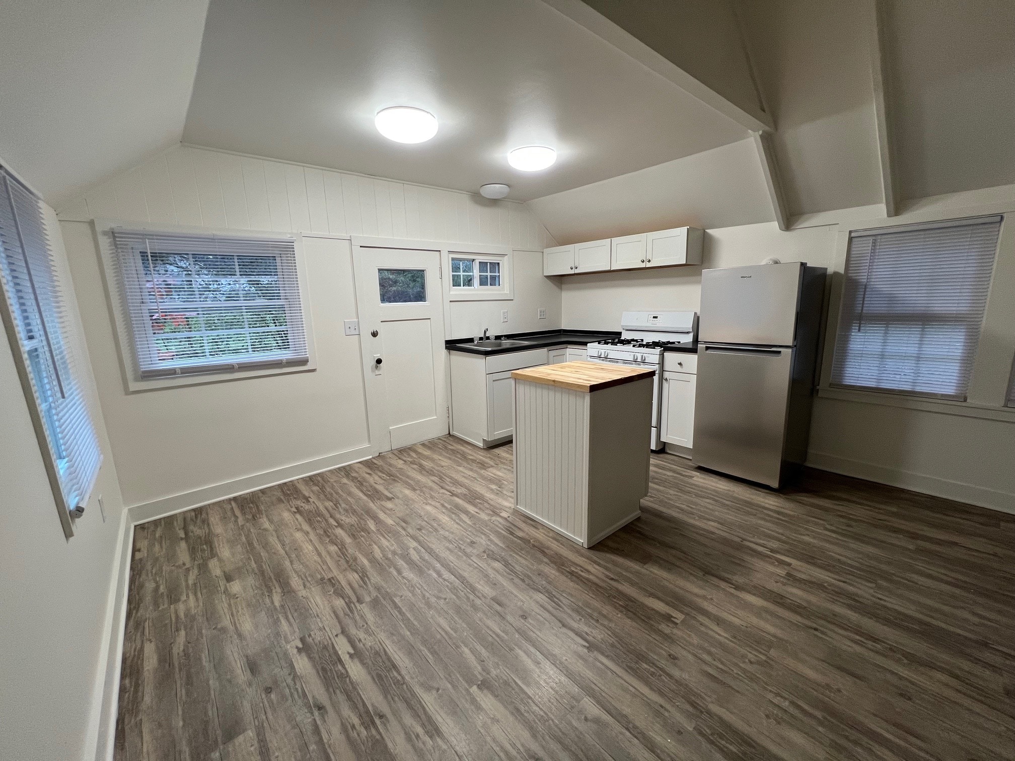 Building Photo - 826 Dryden Rd