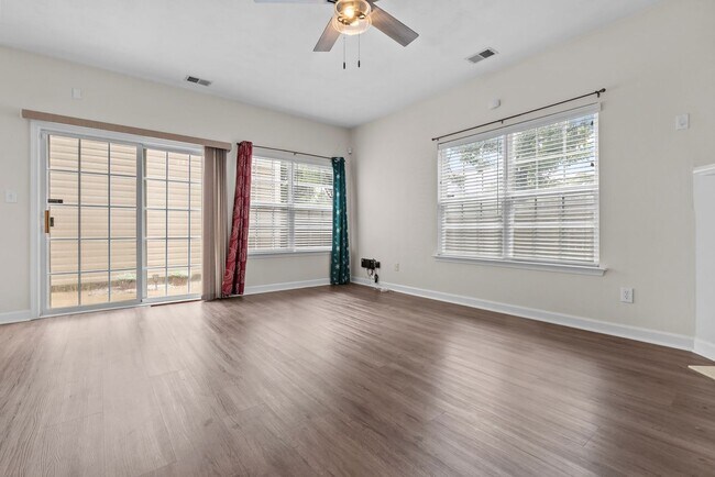Building Photo - Beautiful 2-Bedroom, 2.5-Bath condo for Rent in Virginia Beach