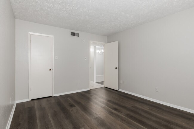 Building Photo - 10555 Turtlewood Ct